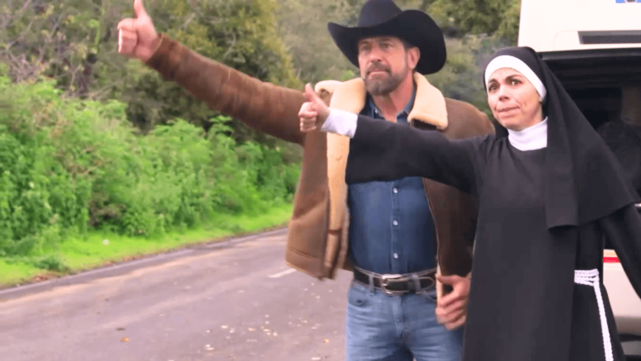 Carolina lucha contra todo para llegar a su audiencia | Monteverde | Capítulo 83