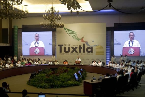 Al inaugurar formalmente la Cumbre del Mecanismo de Tuxtla, el presidente Felipe Calderón Hinojosa los convocó a redoblar esfuerzos en el cumplimiento de diversas tareas, entre las cuales se encuentra robustecer la seguridad regional.
