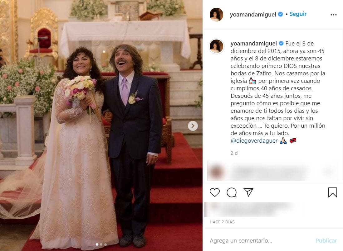 La pareja se casó en 1975 por lo civil y cuatro décadas después lo hicieron por lo religioso en la Ciudad de México.
<br>