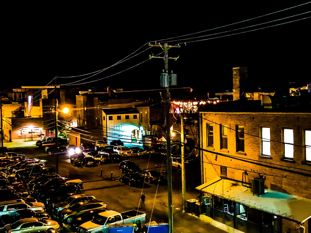 <b>Montana: Bozeman. – Obtuvo 74.54 de 100 puntos dentro de las mejores ciudades de clase media para vivir</b>. Con las montañas Bridger como telón de fondo, es difícil no ver la belleza de esta urbe de montaña que ofrece actividades como remar en balsa, disfrutar de cascadas y observar hermosos atardeceres. El distrito escolar de Bozeman ha sido respaldado por numerosos premios.