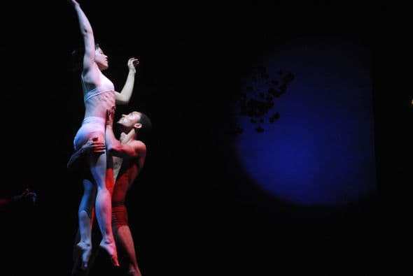 Shadowand lleva al espectador de una emoción a otra de escena en escena.