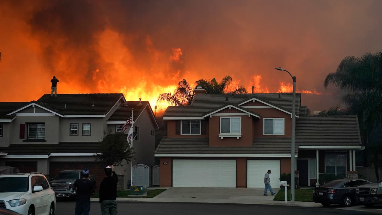 Activan advertencia de bandera roja por los vientos de Santa Ana al sur de California