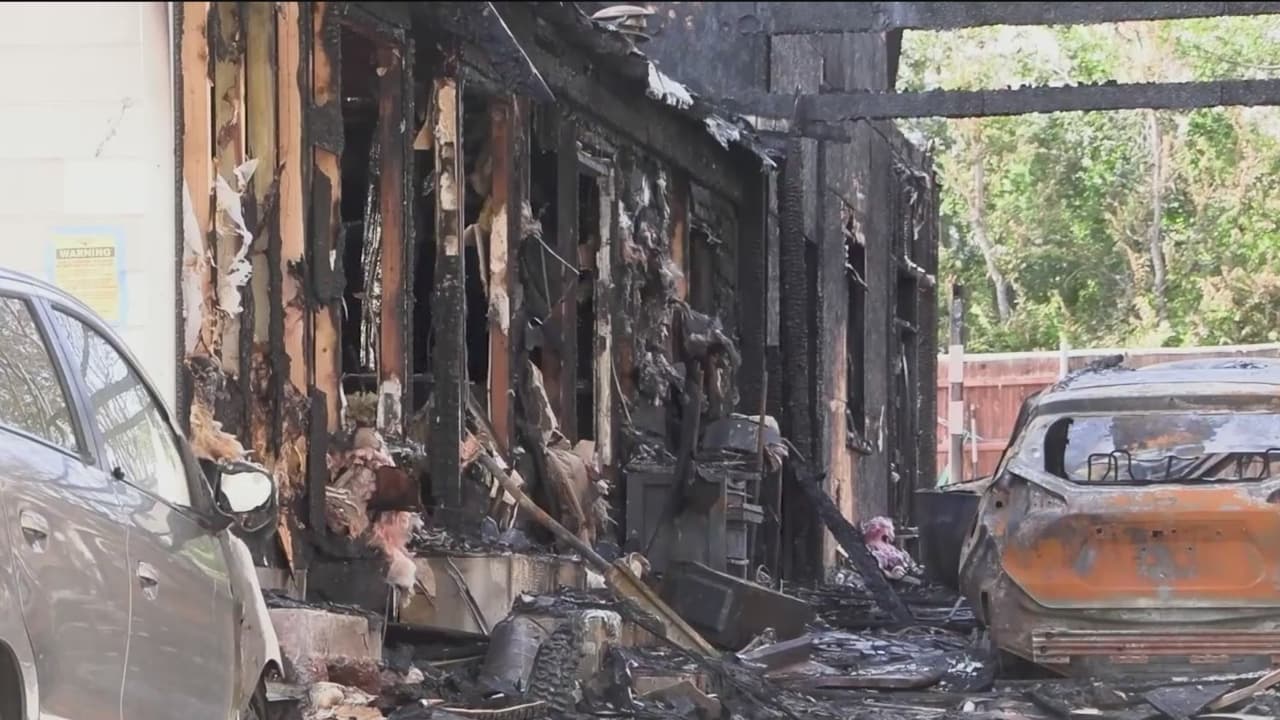 Familias en Fort Worth lo pierden todo por incendios en sus casas: fuegos artificiales, posible causa