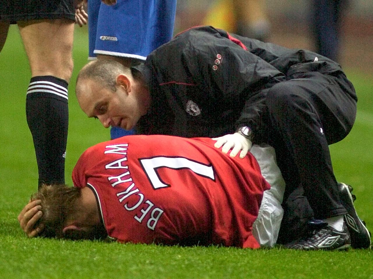 Con el 7 en la playera de Beckham, Manchester United obtuvo el título de Champions League en la memorable remontada 2-1 contra Bayern Munich. Él fue todo un ídolo.