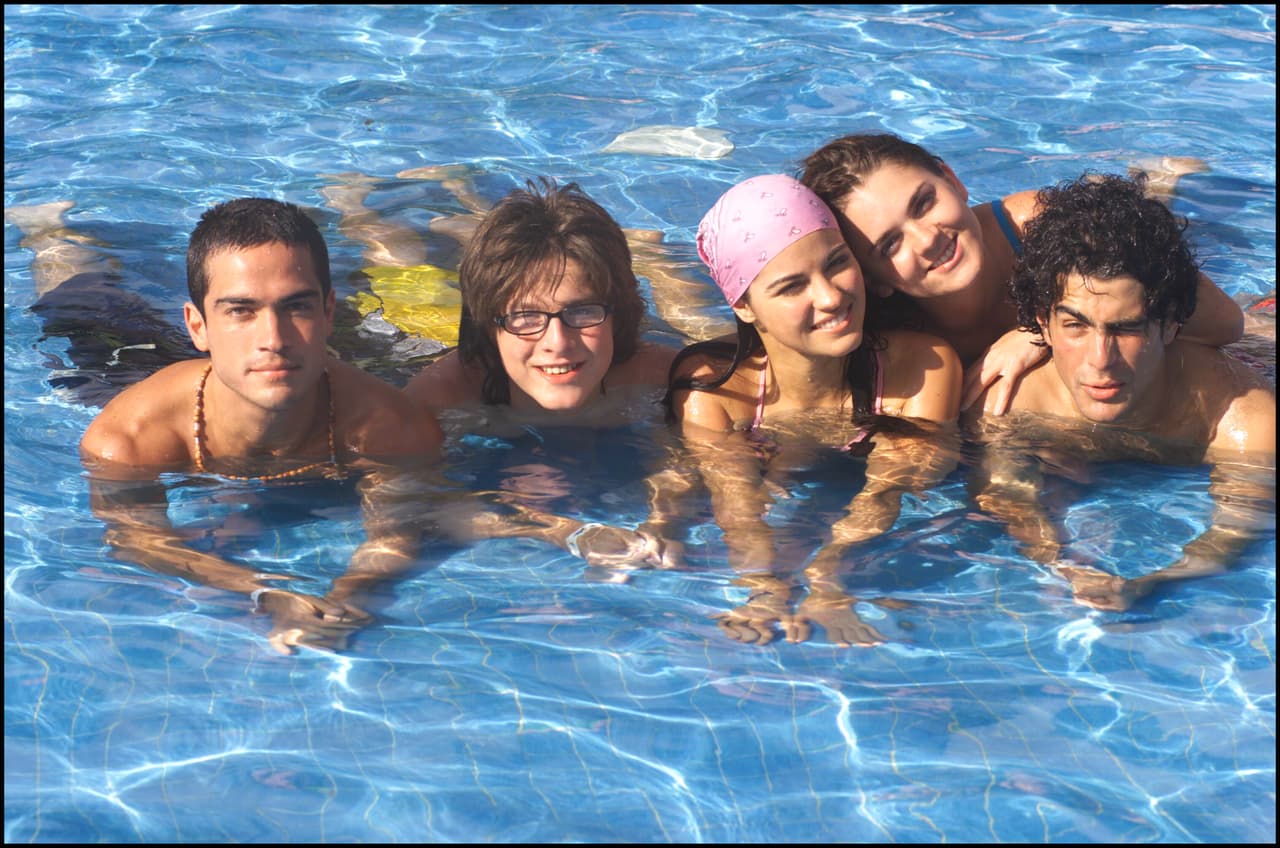 Los dos actores también compartieron la imagen de su reencuentro en Instagram Stories, en donde intercambiaron detalles del gran cariño que se tienen.