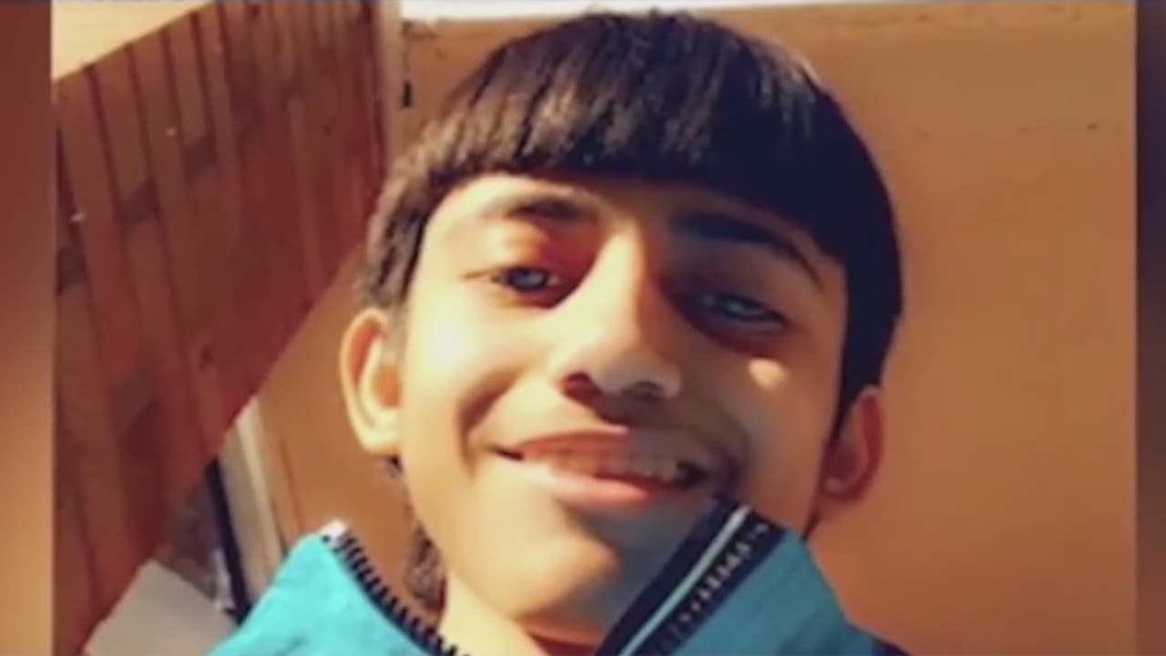 La víctima se ha identificado como Adam Toledo, de 13 años, criado en la localidad de La Villita de Chicago, un barrio conocido por ser de inmigrantes mexicanos.