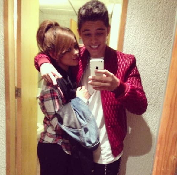 Su hermano Alex Hoyer también es famoso.