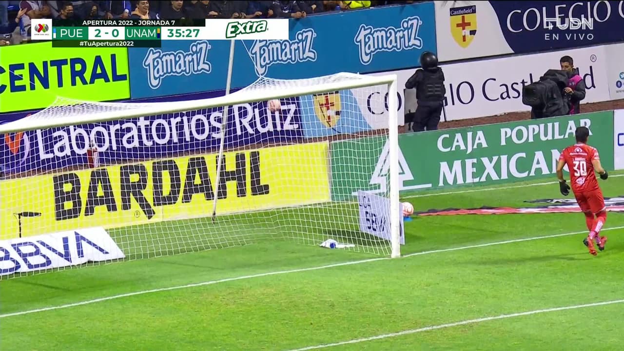 ¡CERCA! Juan Dinenno disparó que se estrella en el poste.