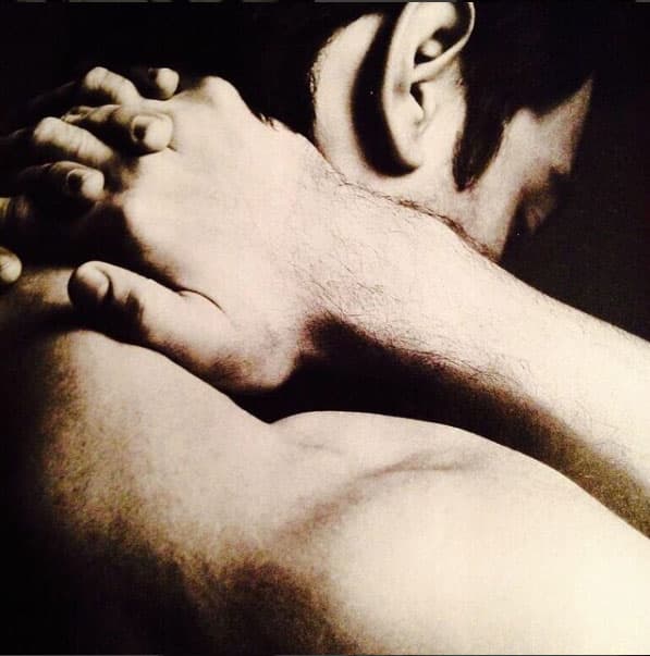 Con más de 13 años de trayectoria, Carlos ha recibido el reconocimiento por parte de expertos nacionales e internacionales por su notable hablidad vocal e histriónica.