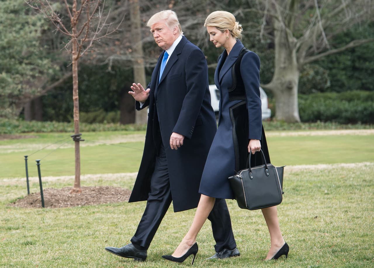 ¿Ocupará Ivanka Trump el papel de primera dama? Mientras Melania lleva 13 días sin aparecer, la hija mayor acompaña al presidente en un acto oficial