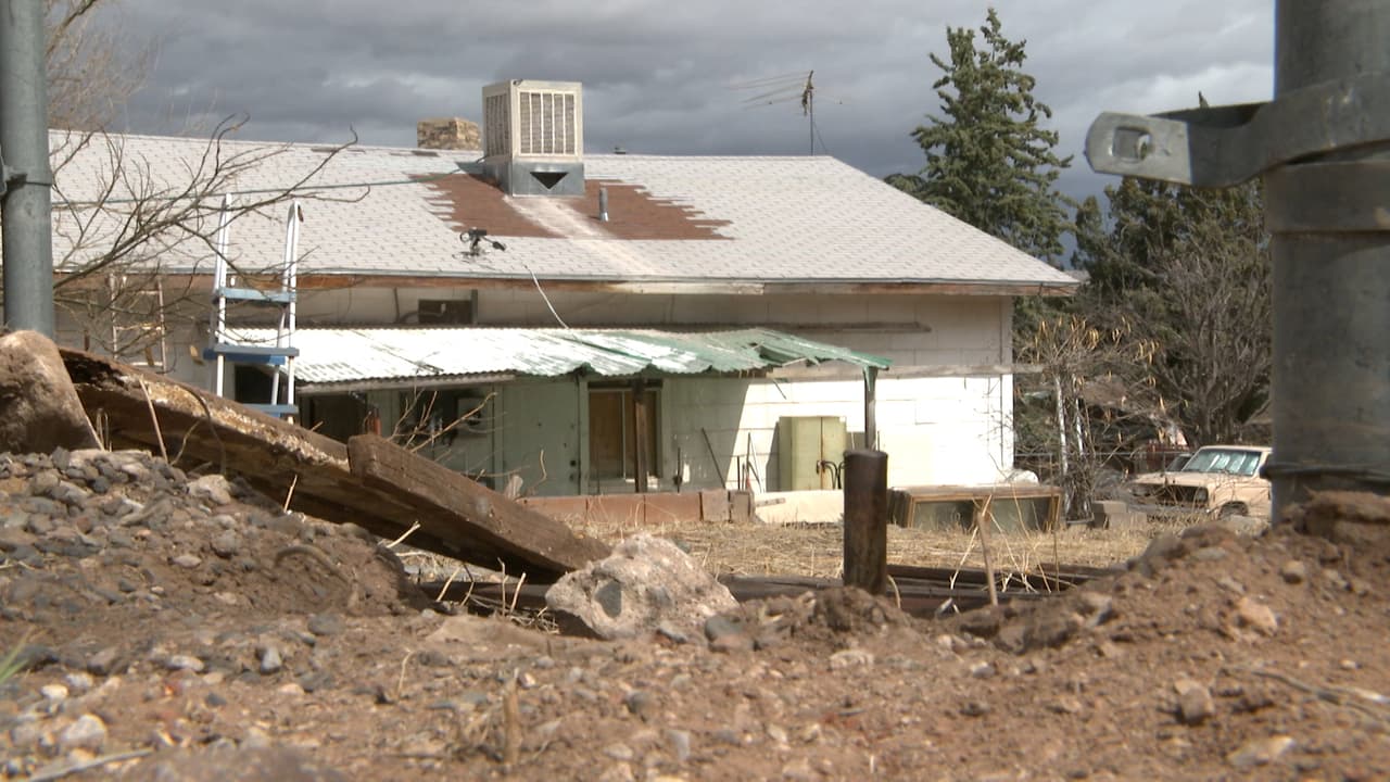 Las autoridades calificaron la vivienda como una casa abandonada usada por drogadictos.