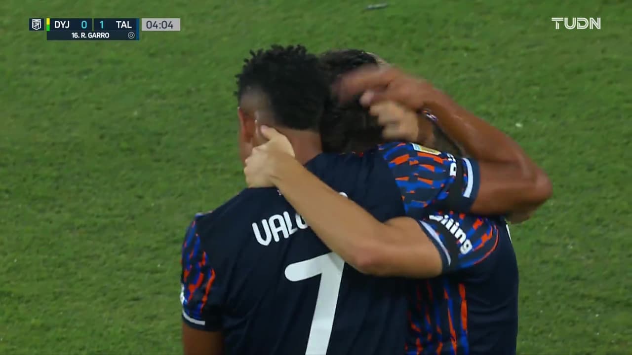 ¡La visita toma ventaja! Talleres anota con tiro libre directo