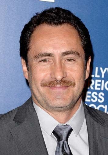 Sin embargo, fue en el melodrama "Nada Personal" donde alcanzó gran reputación como actor. Ahí repartió créditos con Rogelio Guerra y Ana Colchero.