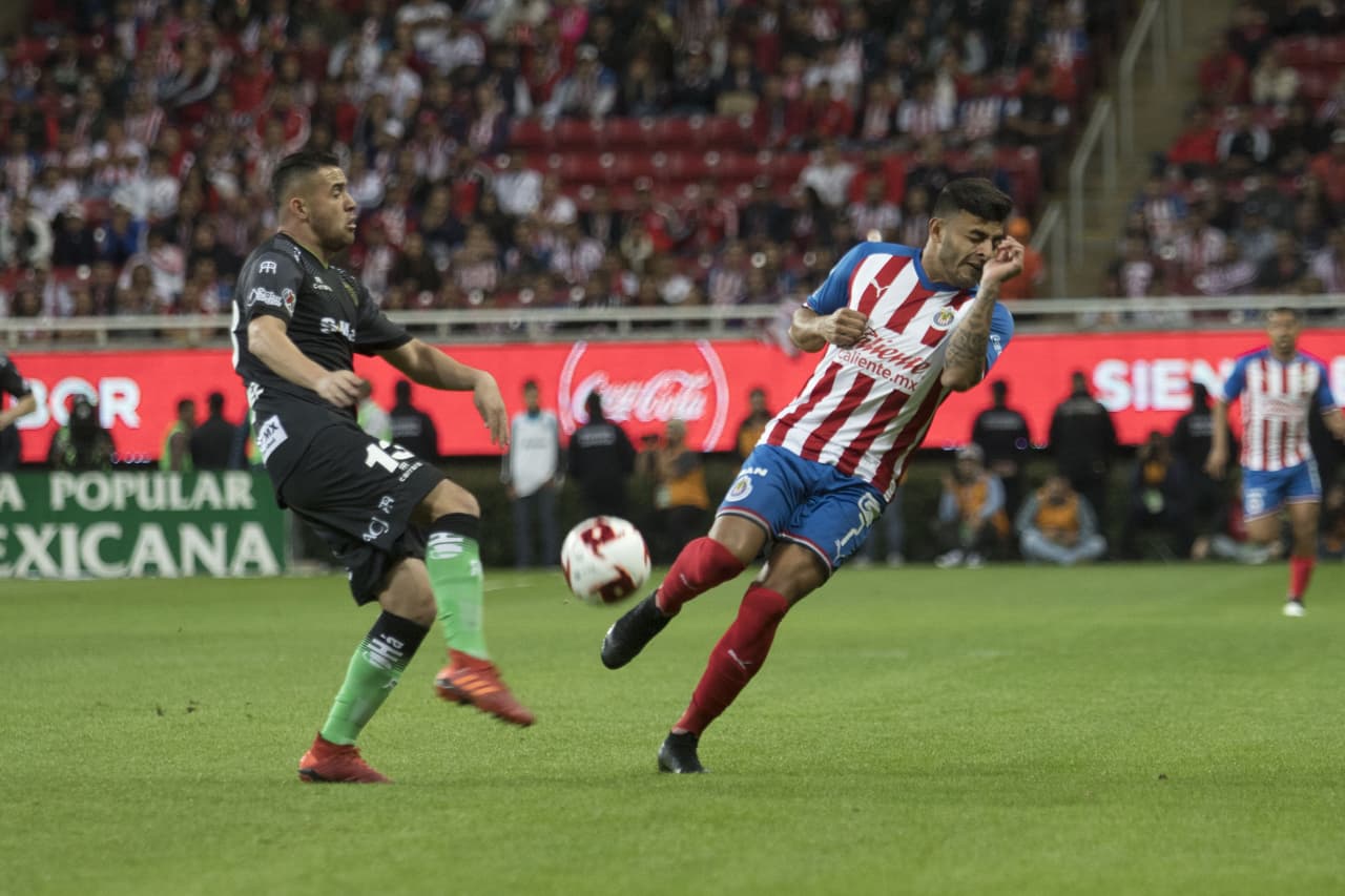 El partido se tornó ríspido y trabado en la segunda mitad.