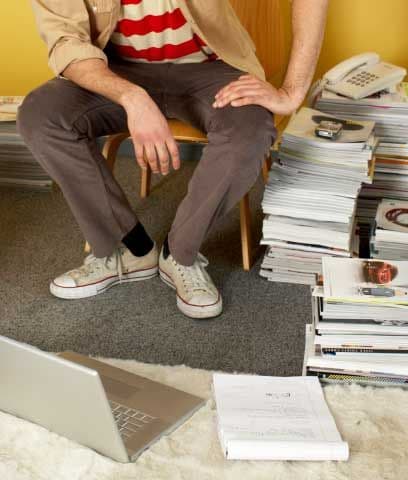 Organizador virtual. La cantidad de información que se maneja en los trabajos aumenta por volúmenes cada día. La necesidad de un organizador con estudios en biblioteconomía, documentación o administración de empresas será irremediable. Las secretarias y las agendas, en no más de cinco años,serán insuficientes, se necesitará la ayuda de una persona que sepa admistrar y clasificar todas la información que manejan los individuos en sus empresas y diferenciarla de su información personal. Fecha prevista: 2015 Posibles estudios: biblioteconomía y documentación, administración de empresas.