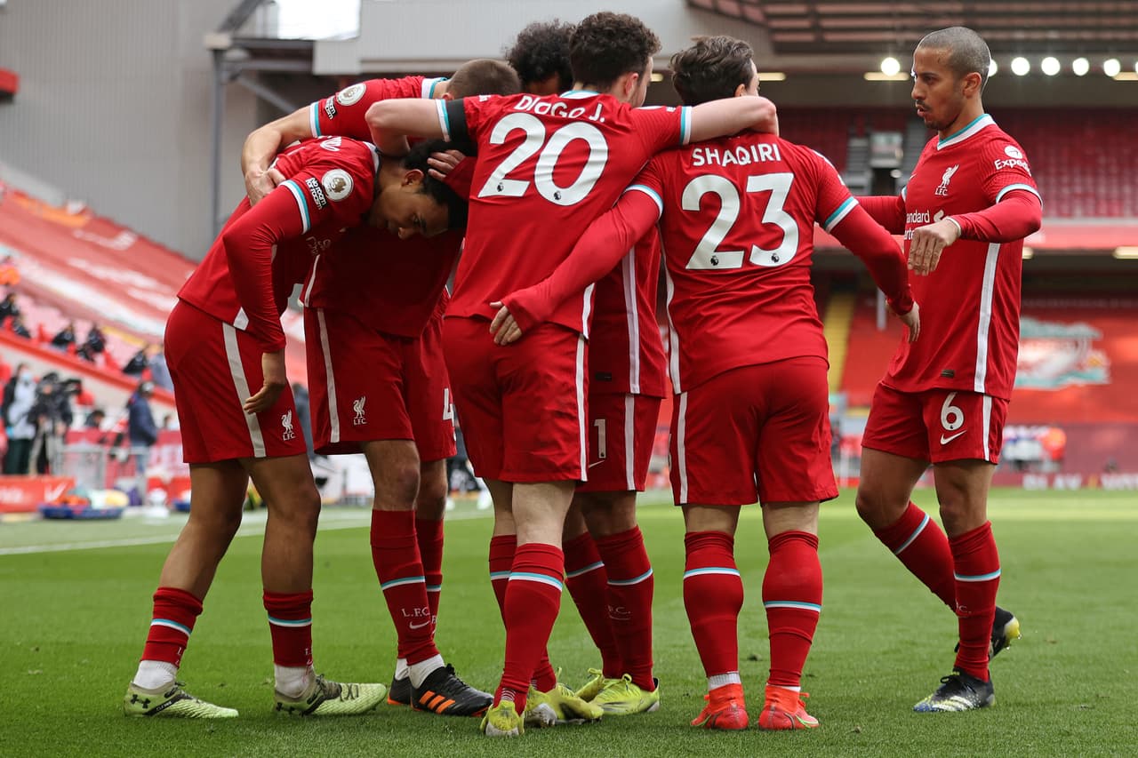 Liverpool rompió una mala racha de ocho partidos consecutivos, entre ellos seis derrotas, sin ganar en Anfield tras remontarle 2-1 al Aston Villa.