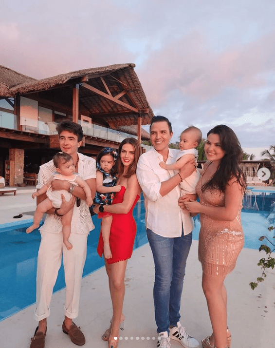 Claudia Álvarez y su familia