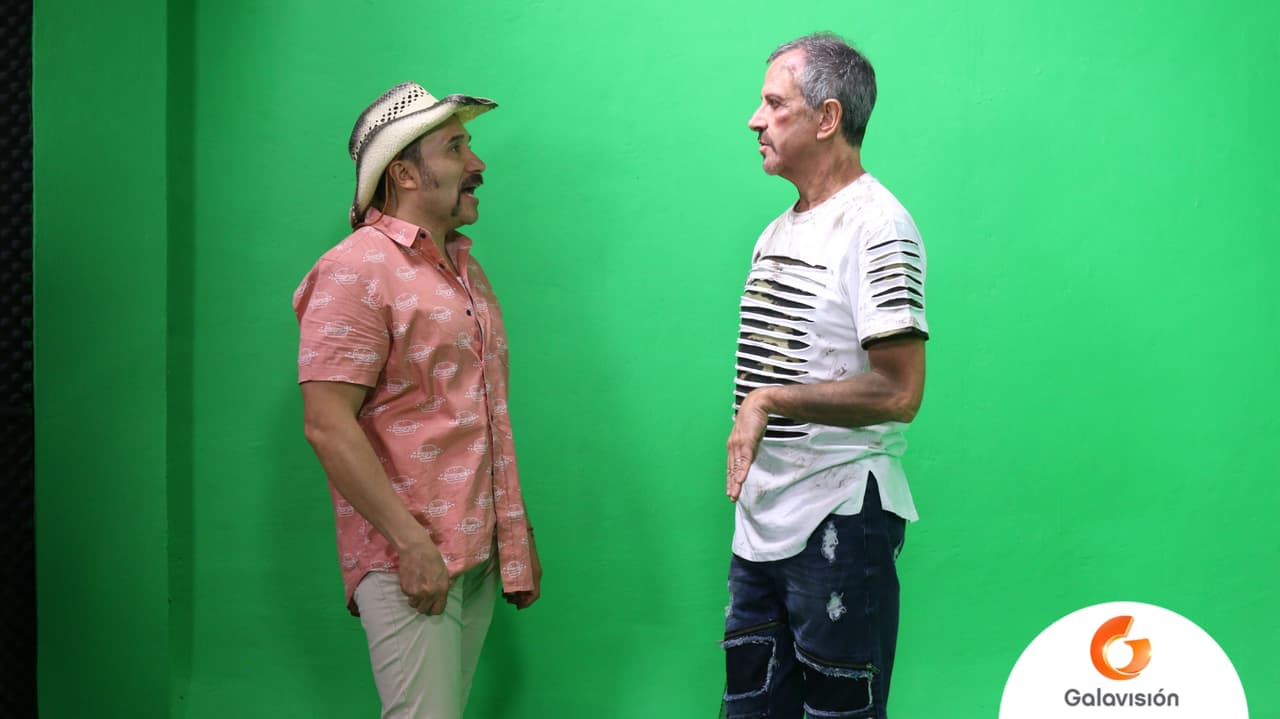 Luis Manuel Ávila y Risardo Silva organizando una actuación terrorífica.