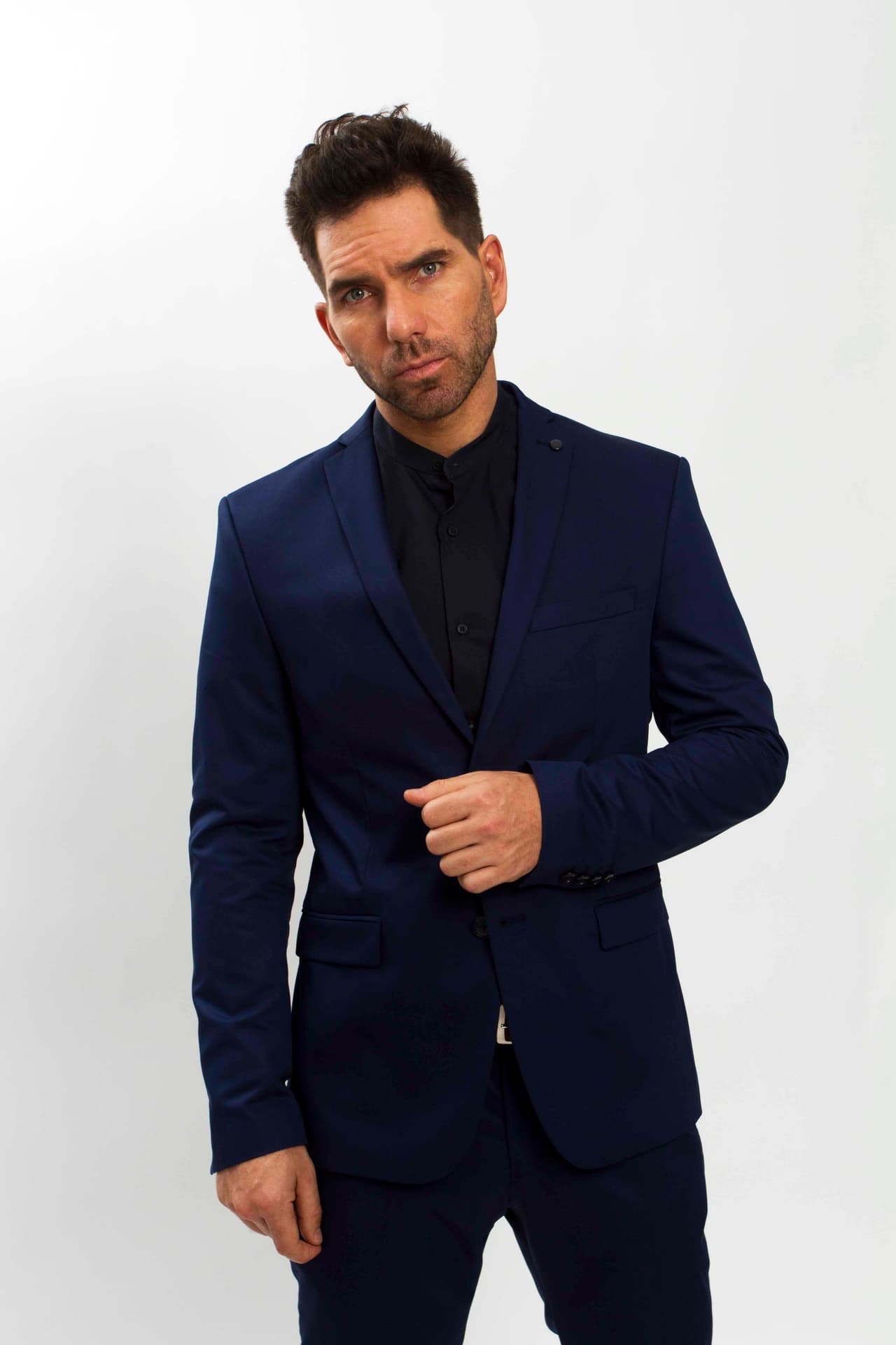 También confesó que al principio de las grabaciones fue difícil trabajar junto a ella, pues dentro de la historia tendrían una relación muy pasional.