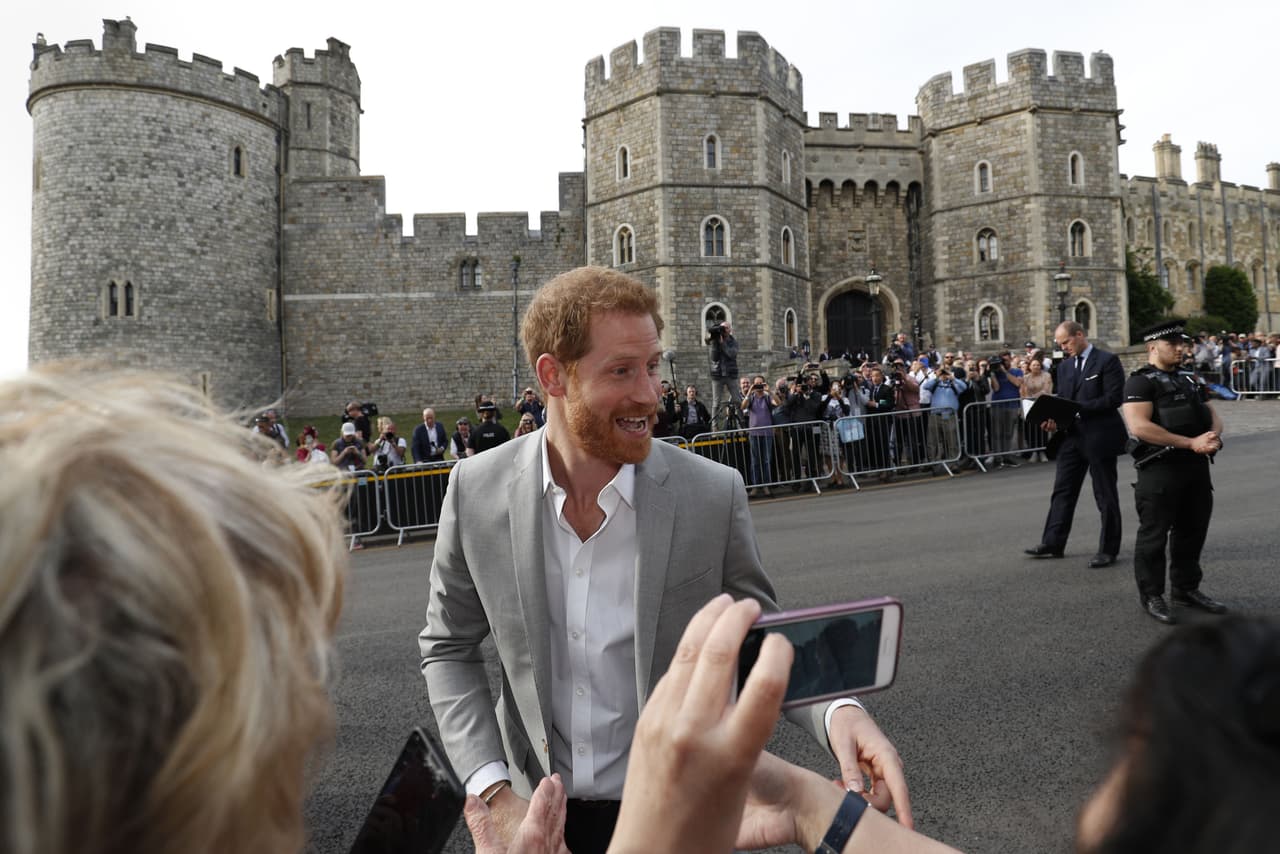 A pesar del revuelo, el príncipe Harry no perdía la sonrisa.