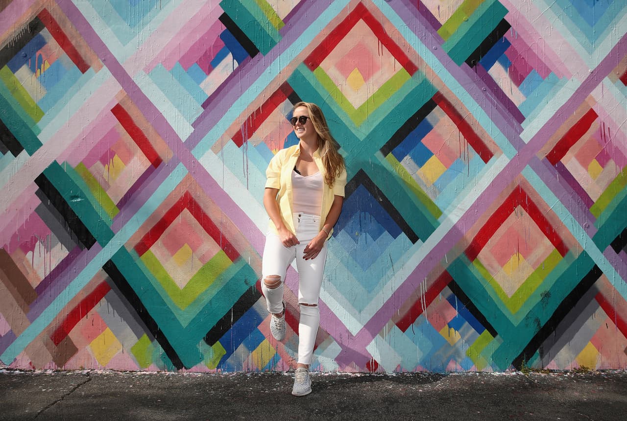 <b>¡Wynwood también celebra! </b>
<br>
<br>¿Por qué pagar por una fiesta de Año Nuevo cuando puedes disfrutar de un evento gratuito? Wynwood NYE 2019 planea botar la casa por la ventana con comedores de fuego, artistas, bailarines, hula hoops y un equipo de músicos en vivo para poner a bailar a los presentes con el mejor ritmo hasta que llegue el 2019. Además, podrá mantenerse alejado de la cocina este Año Nuevo, ya que celebración contará con la presencia de los mejores camiones de comida de Wynwood que ofrecen una amplia variedad de deliciosas opciones.