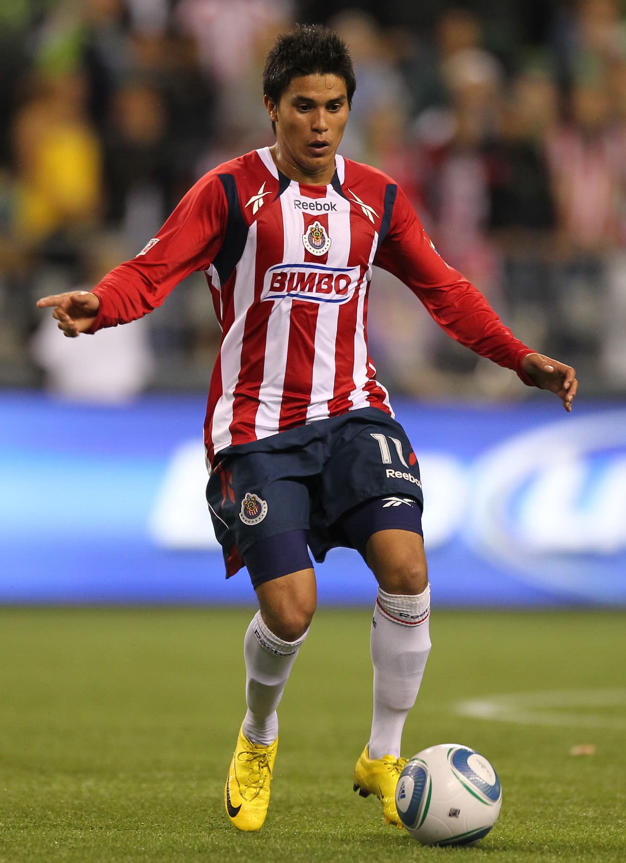 Fue comprado por el Chelsea, que lo prestó a los clubes Vitesse Arnhem (Holanda); Sabadell, Córdoba y Tenerife (España); Vitoria Setúbal (Portugal). Actualmente juega con Santos.