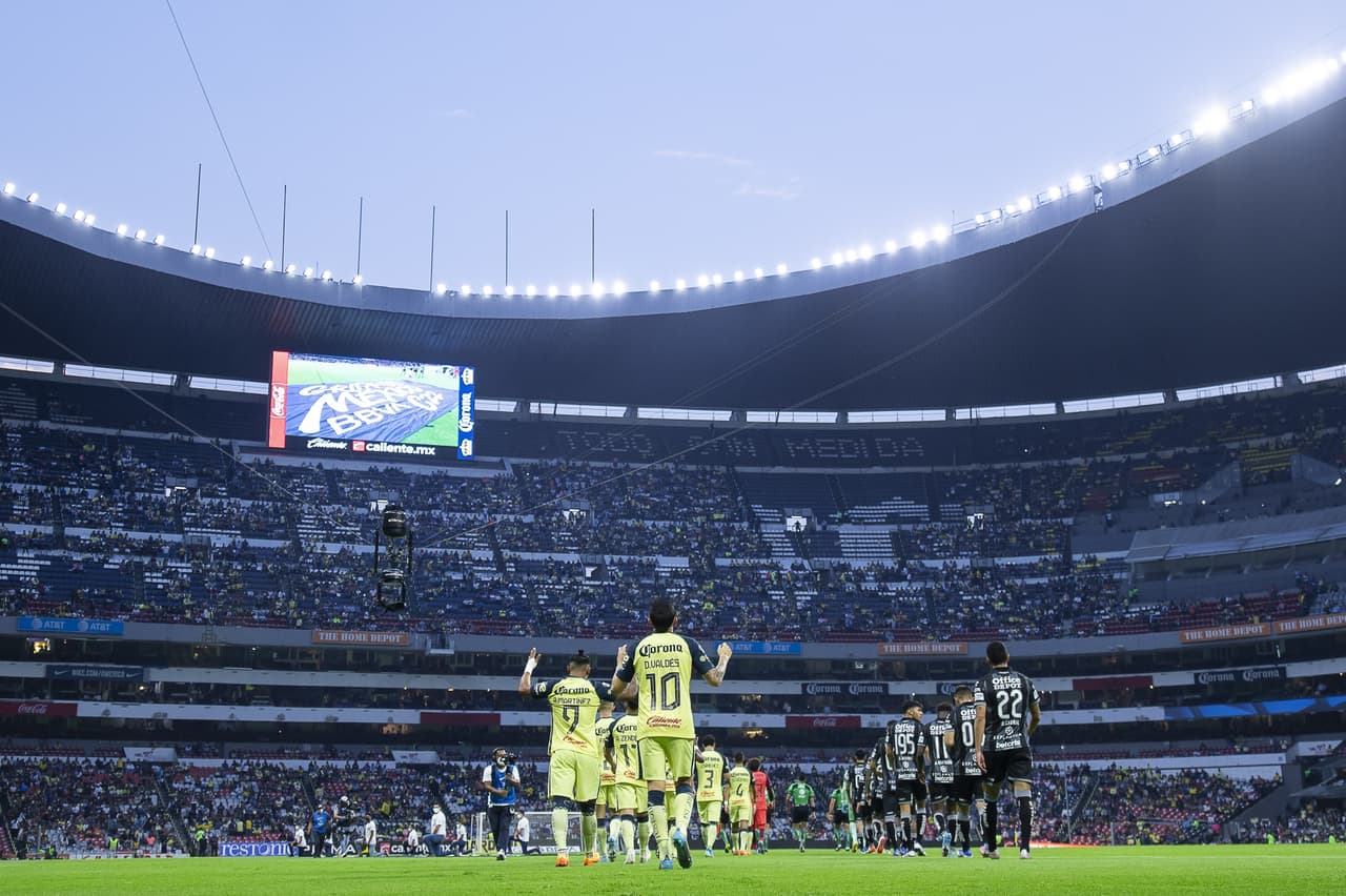 Un gol de penal de Nico Ibáñez al 82' le dio el dramático empate al Pachuca en la ida de Semifinales ante América celebrado en el Estadio Azteca.