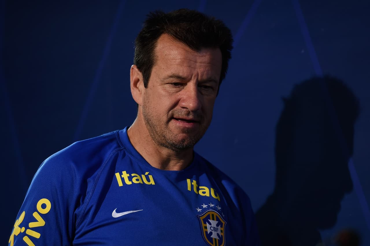 Dunga no se siente amenazado por desempeño de Brasil en las eliminatorias