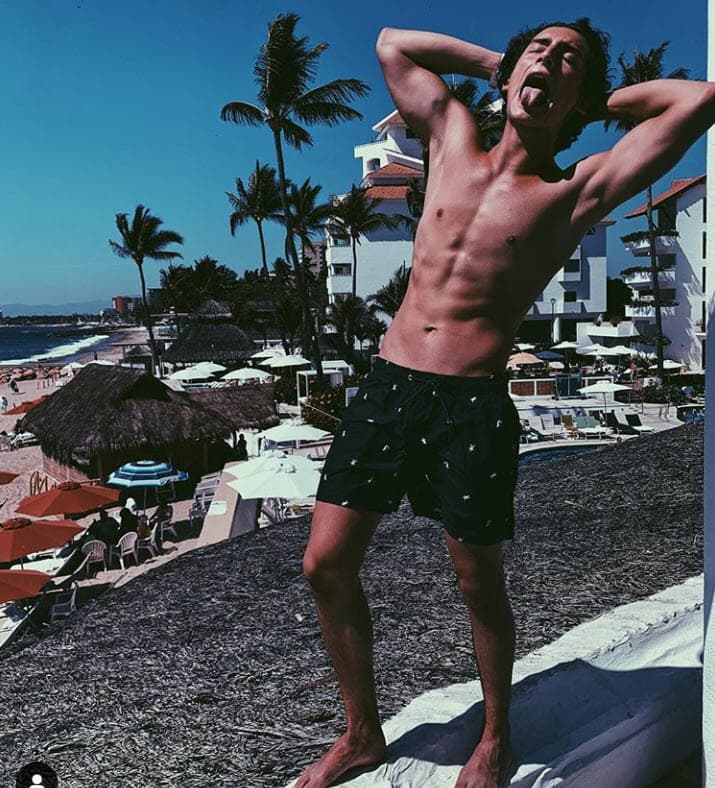 Luego de la consulta con el psicólogo, el productor tomó la decisión de hablar con el joven. 
<br>