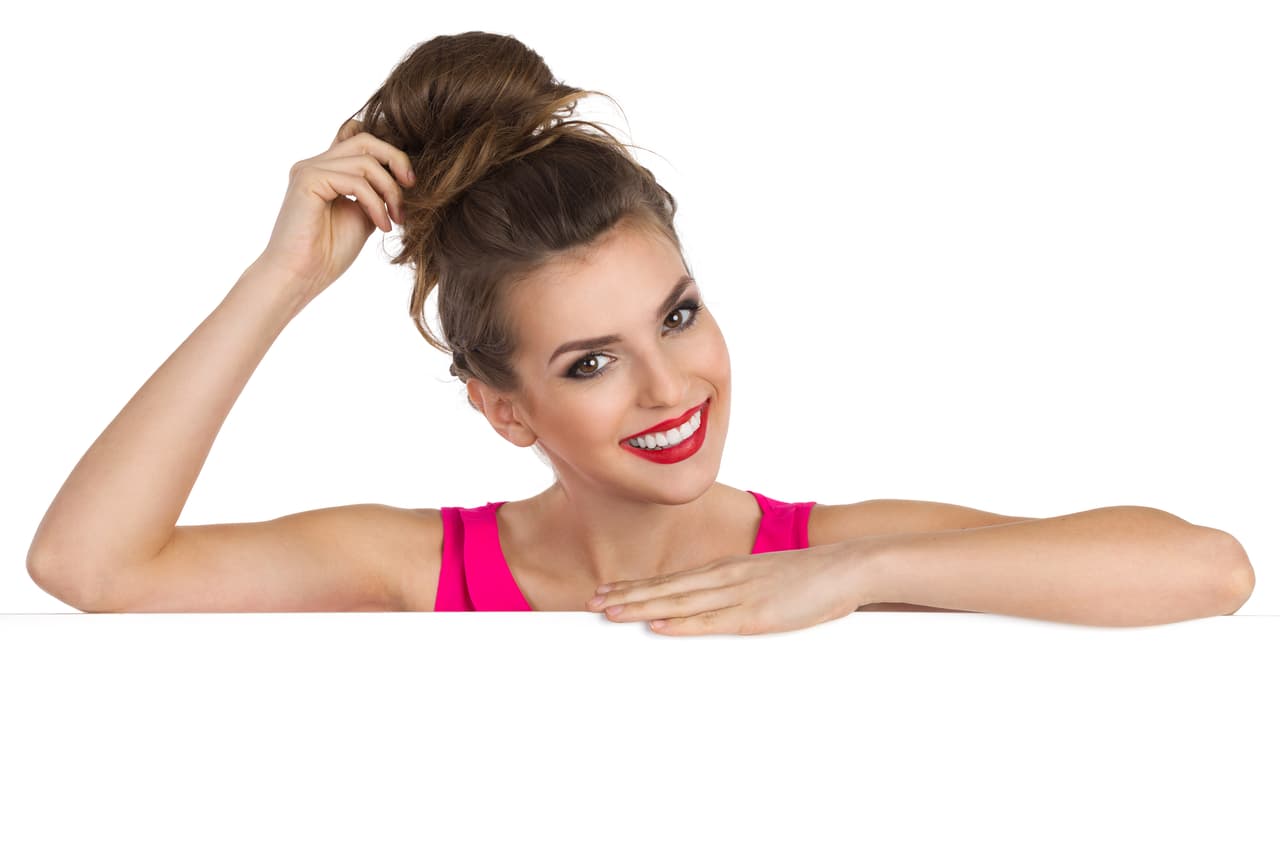 Una ventaja del chongo alto, además de ayudarte a librarte del calor es que te regala unos cuantos centímetros de altura.