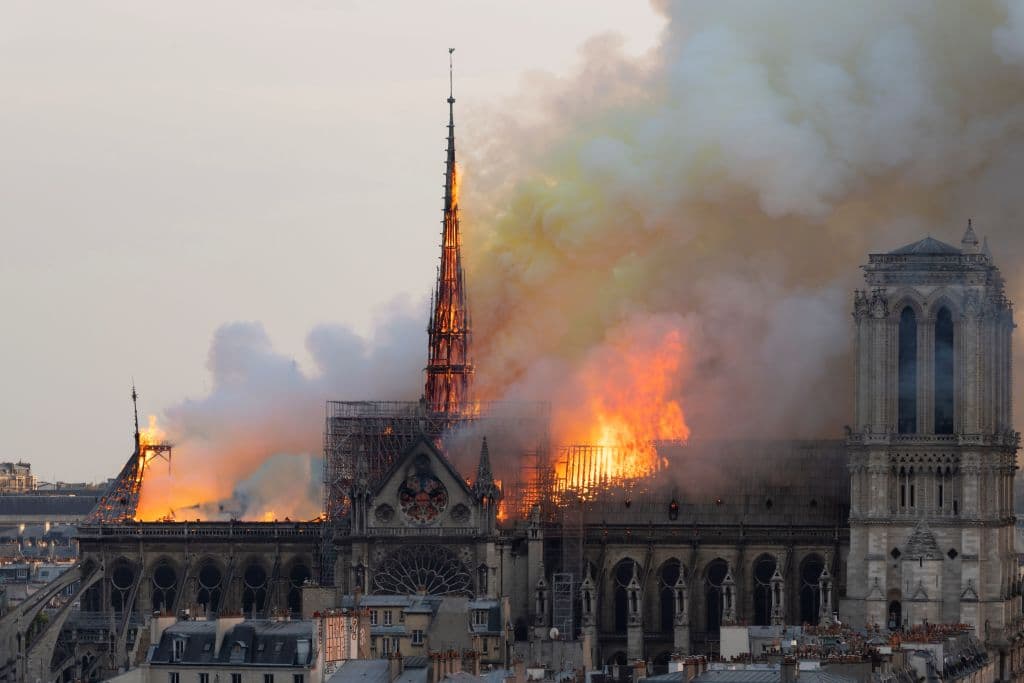 Un corto circuito es la causa más probable del incendio de Notre Dame, según investigadores