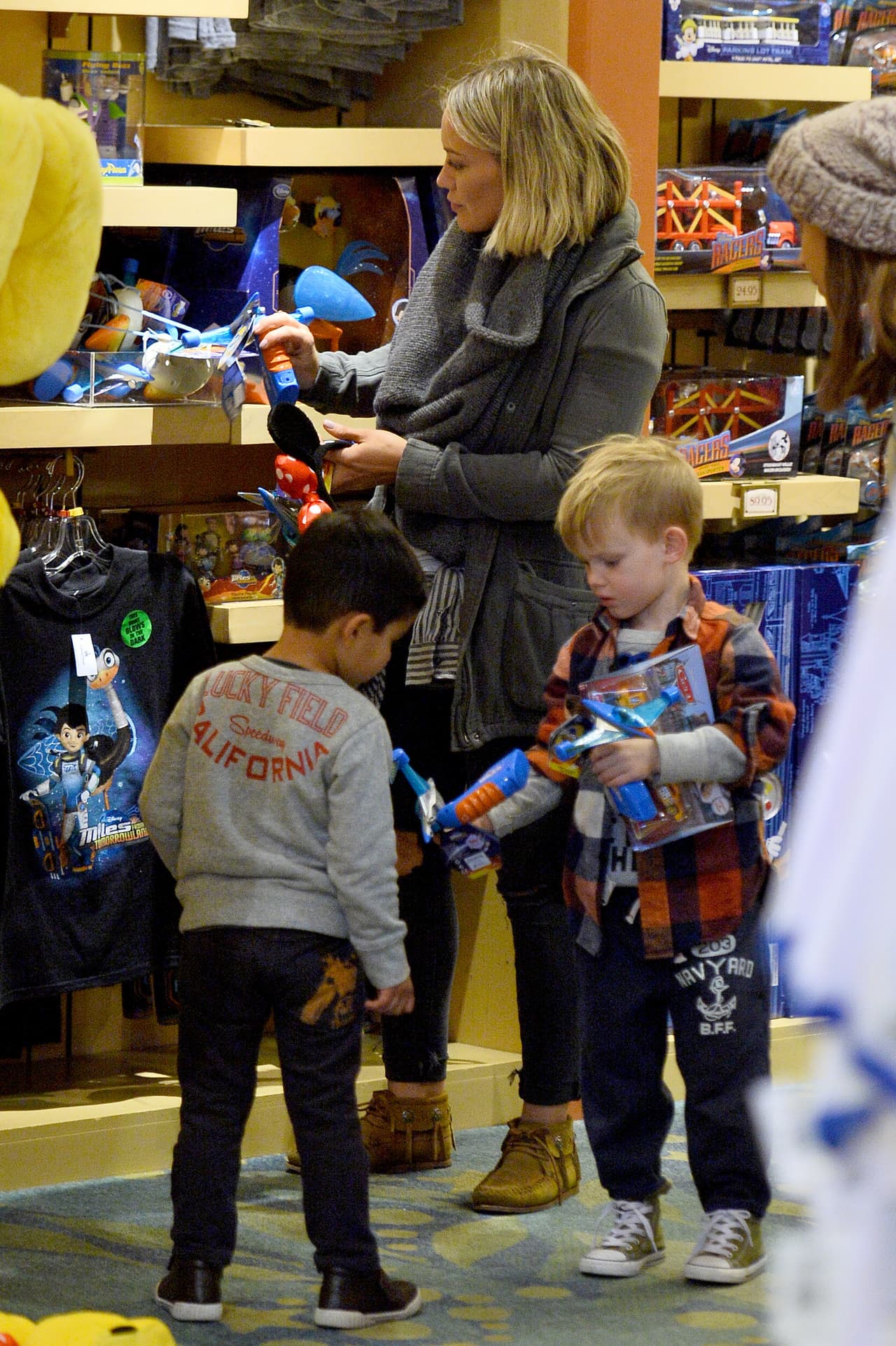 Se llevaron algunos recuerditos del parque de diversiones.