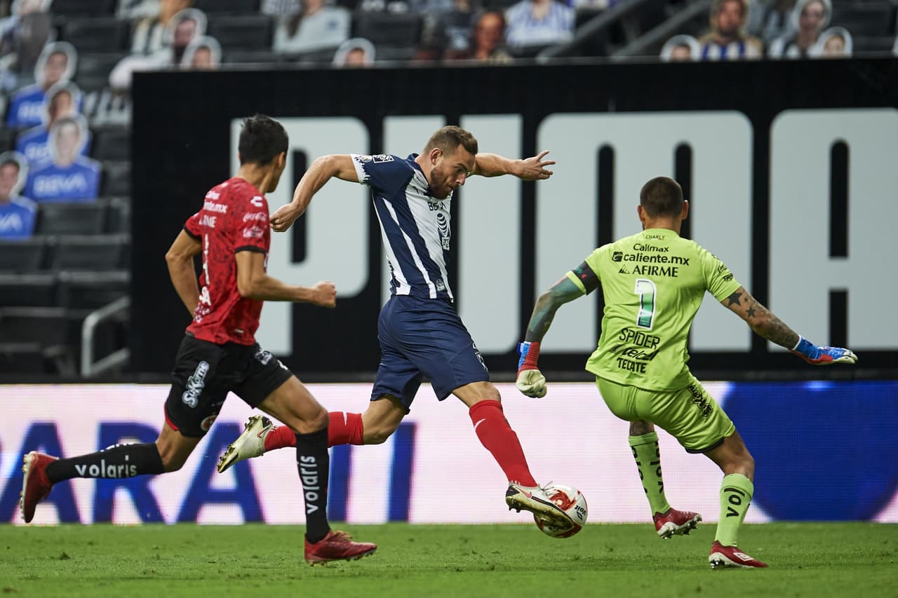 Monterrey termina con la agonía de Tijuana y con gol de Vincent Janssen desde los once pasos, los Rayados empatan con Xolos el partido, pero ganan en el marcador global y se llevan un nuevo trofeo a casa.