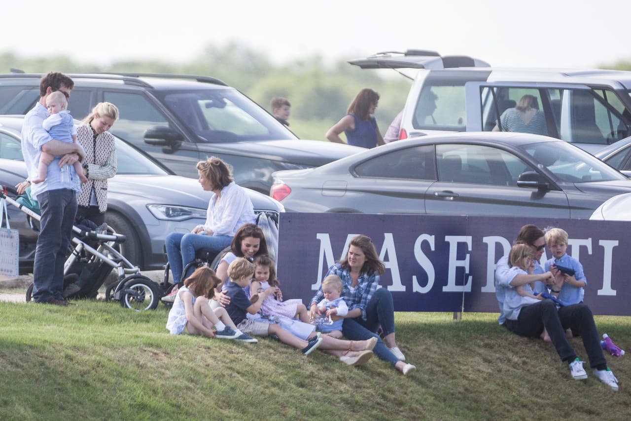 Claro que hubo momentos en que los calmó, invitándolos a compartir historias sobre lo que les sorprendía del lugar.
