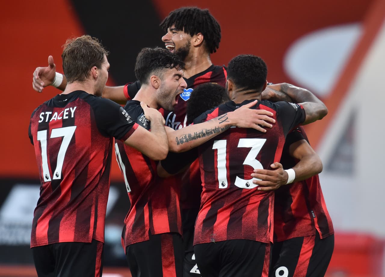 Con doblete de Dominic Solanke, gol de Junior Stanislas y autogol de Jonny Evans, el Leicester City es goleado en su visita al Bournemouth.