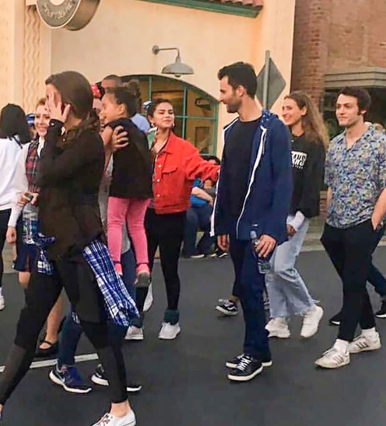 La cantante, quien desde su ruptura con Justin Bieber ha mantenido su vida amorosa al margen de los medios y de sus redes sociales, en ese momento sí brindó una pista de su cita con el productor.