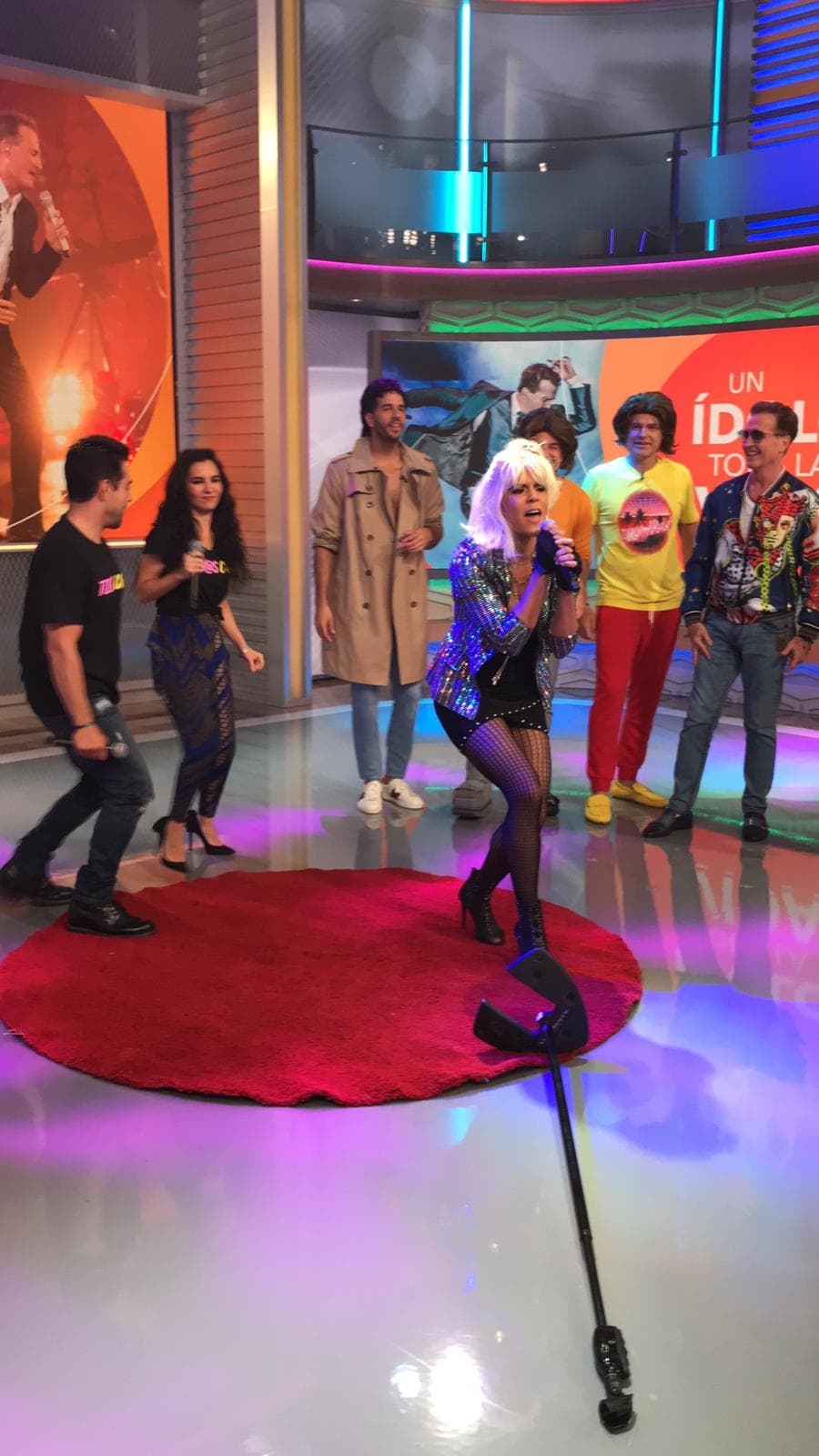 Francisca Lachapel era "Madonna, no Yuri", aunque así la llamaron sus compañeros a manera de broma. Omar Chaparro y Martha Higareda se unieron al número de la dominicana e interpretaron 'Detenedla ya'.