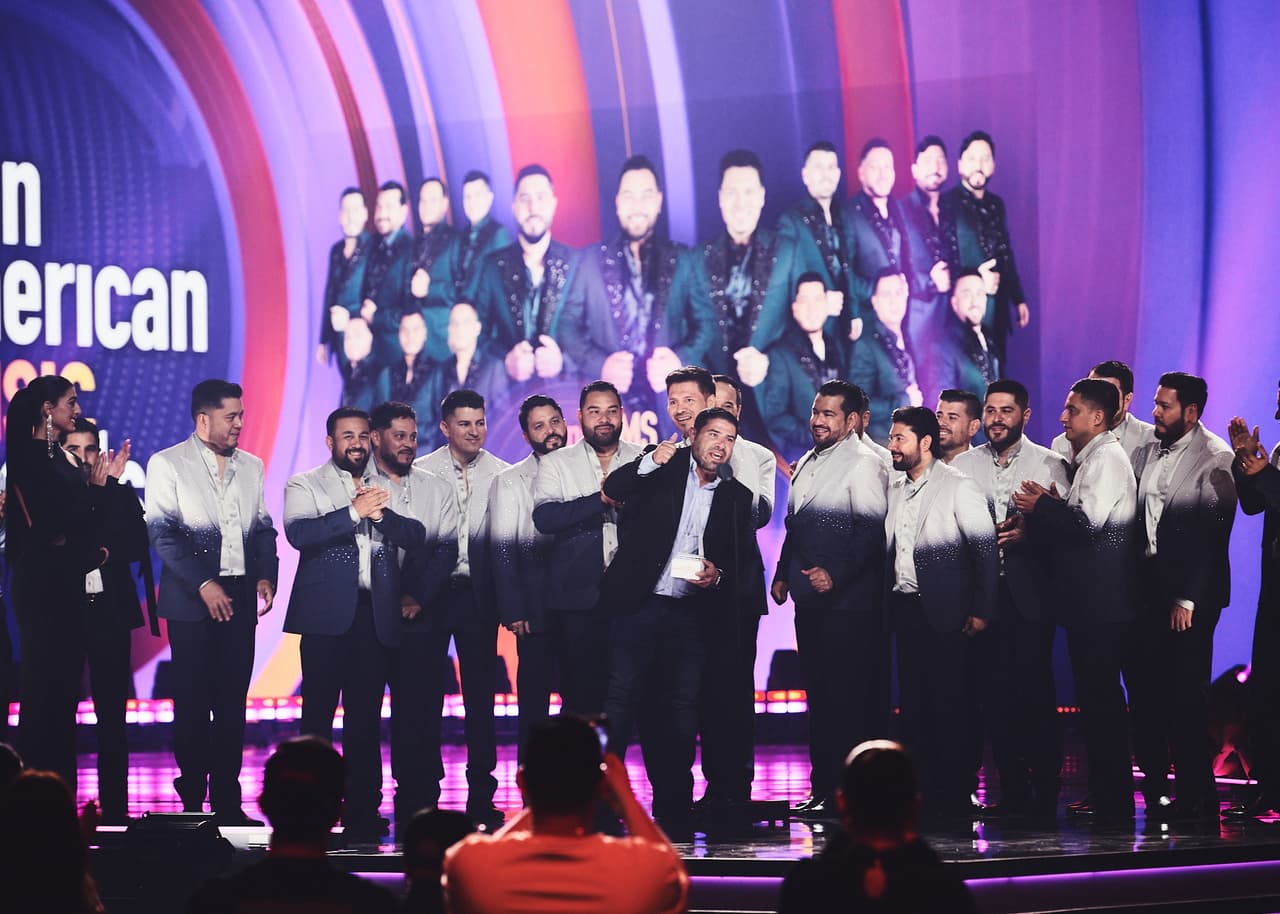 La Banda MS de Sergio Lizárraga fue reconocida con el premio Legacy: "Hace 21 años empezó un sueño en Mazatlán, Sinaloa, el poder llevar música a todos los rincones del mundo (...) No pensamos que un día Banda MS iba a estar acá. Esto lo dedicamos a todos nuestros fans y a nuestras familias".