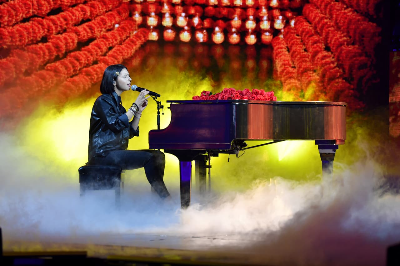 <b><a href="https://www.univision.com/temas/angela-aguilar" target="_blank">Ángela Aguilar</a></b>, quien ha impactado con su voz a nivel internacional, dejó ver cómo se adueñaría del escenario.