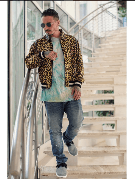 Este artista es uno de los más populares en la escena urbana.