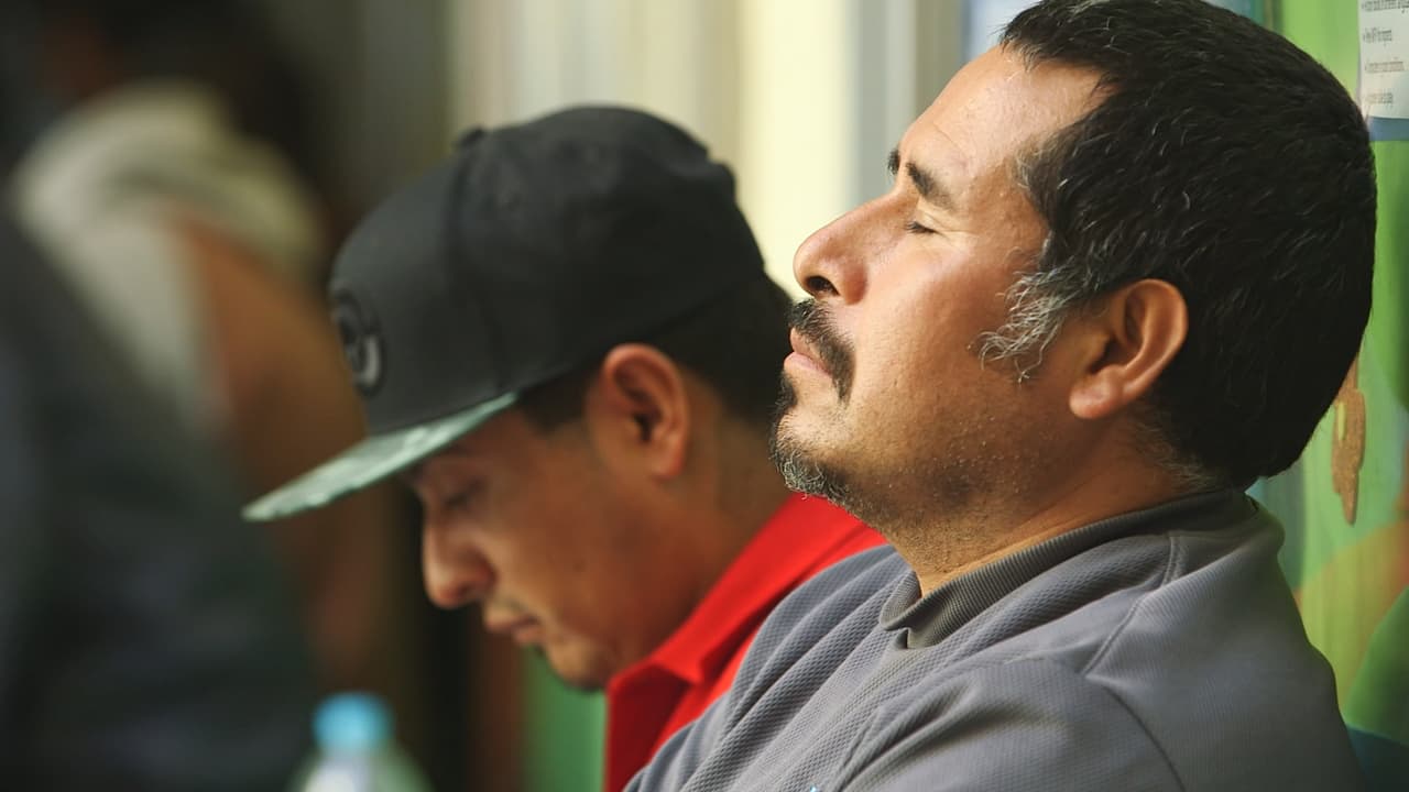 “No los recibe nadie, están más vulnerables de ser secuestrados, de ser asaltados, de sufrir opresión policíaca al no tener ningún documento, al caminar en una zona peligrosa como lo es zona norte de Tijuana”, asegura el activista Hugo Castro.