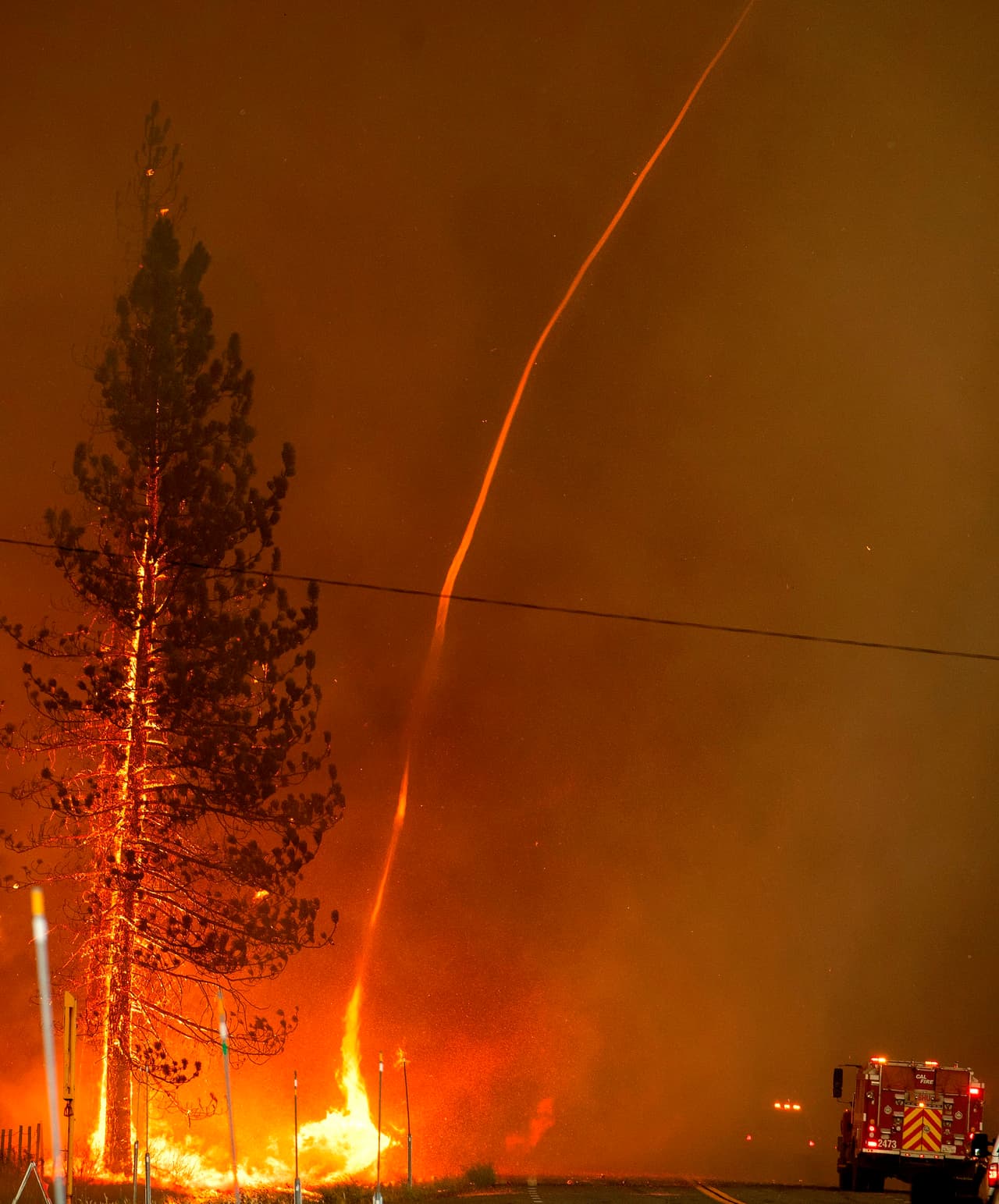 Hasta este domingo más de 14,000 bomberos se mantenían en la línea de fuego, solo al norte de California.