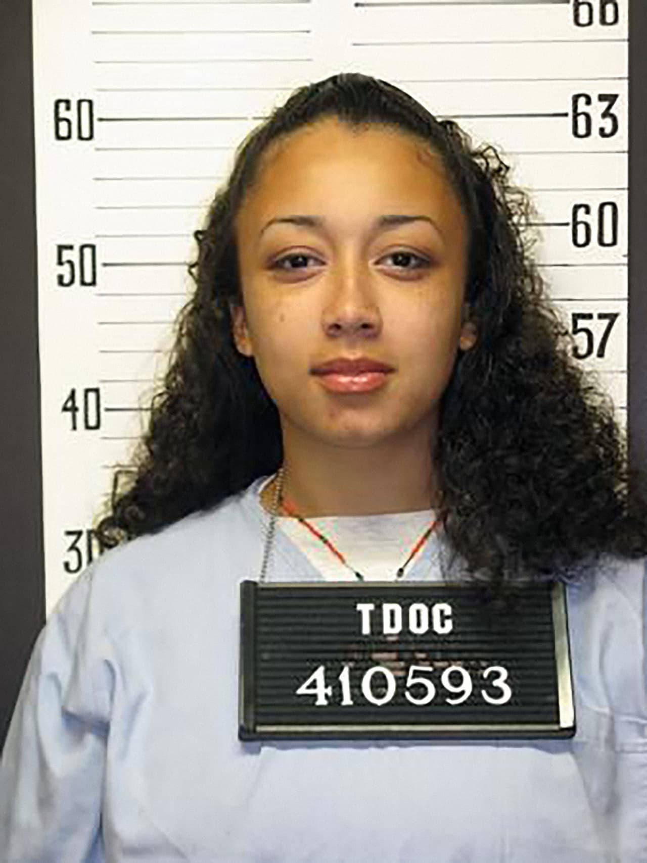 Después de disparar tomó el dinero, las dos armas y se marchó. Fue detenida y juzgada como adulta aunque tenía 16 años y la hallaron culpable de homicidio en primer grado y robo agravado. Fue sentenciada a prisión de por vida y solo tendría la oportunidad de pedir su libertad condicional a los 69 años. La fotografía muestra a Brown en 2012.