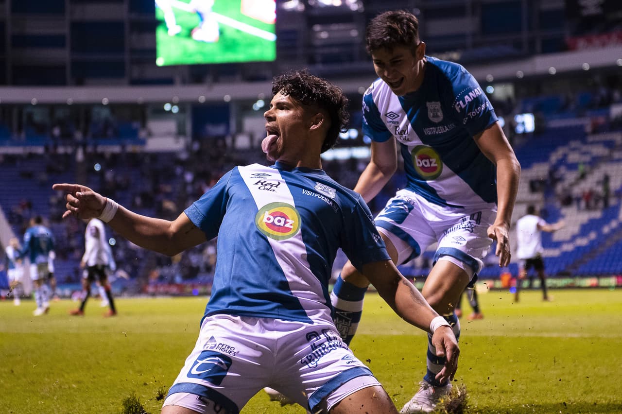 Larcamón: "Es lindo vernos en el tope de la tabla, pero no podemos volvernos locos"