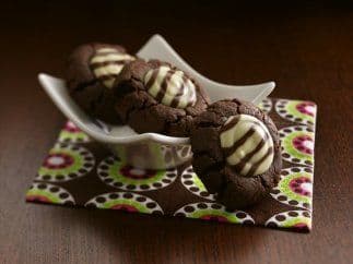 GALLETAS FUDGE DE CHOCOLATE Una receta ideal para los fanáticos del chocolate. Con pocos ingredientes, puede disfrutar de un postre sencillo y rendidor para compartir en familia.