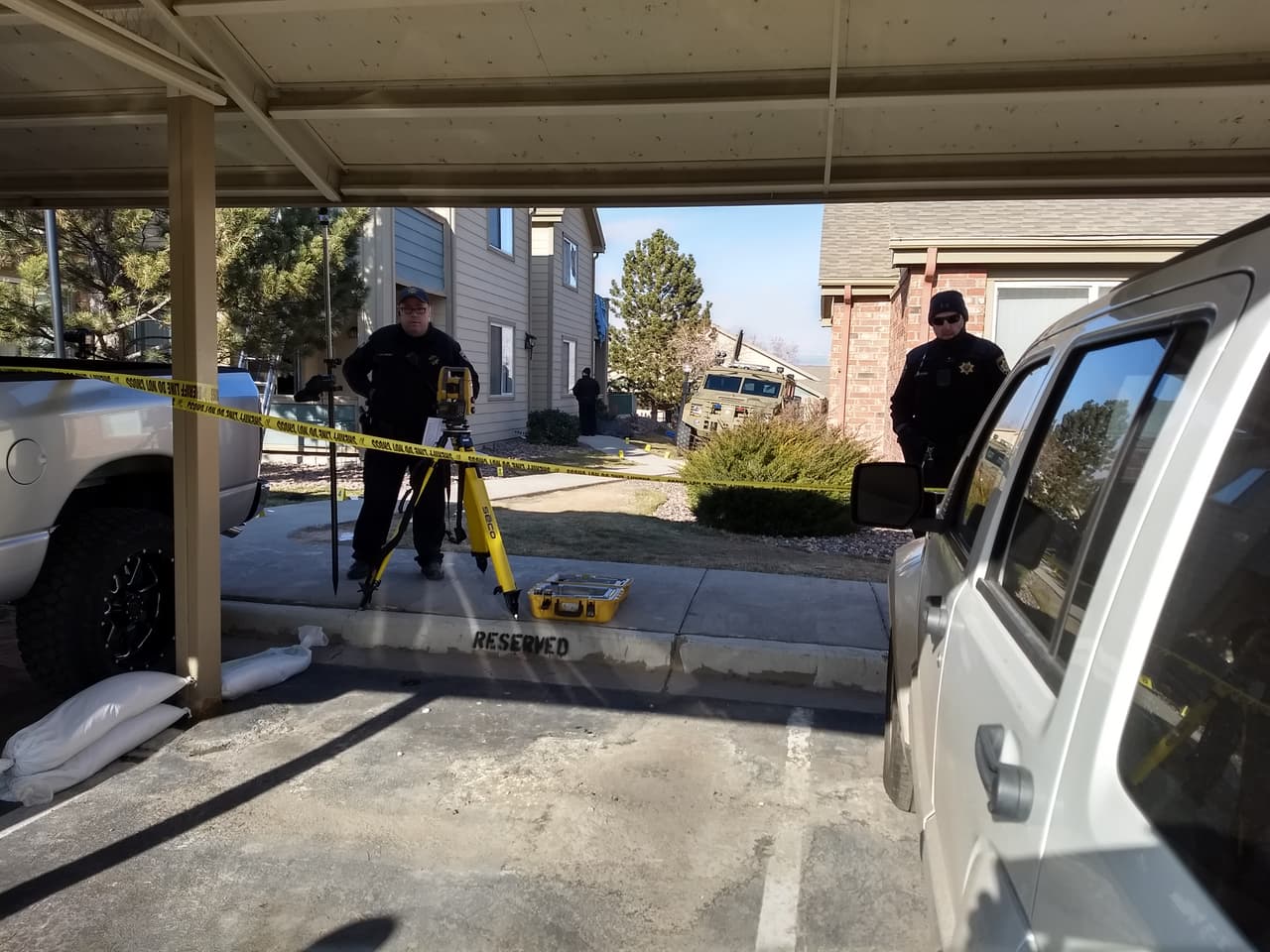 <b>31 de diciembre de 2017: tiroteo en un apartamento de Highlands Ranch.</b> Atrincherado en un departamento, un hombre se enfrentó a tiros con los oficiales de policía que respondieron a un llamado por disturbio. Asesinó a un oficial e hirió a cuatro, luego resultó muerto.