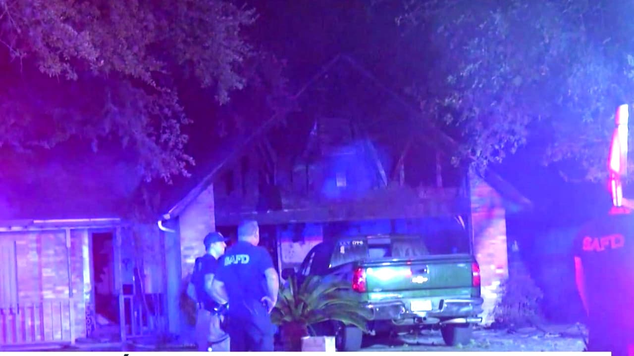 Incendio devastador en el noroeste de San Antonio deja a tres residentes sin hogar