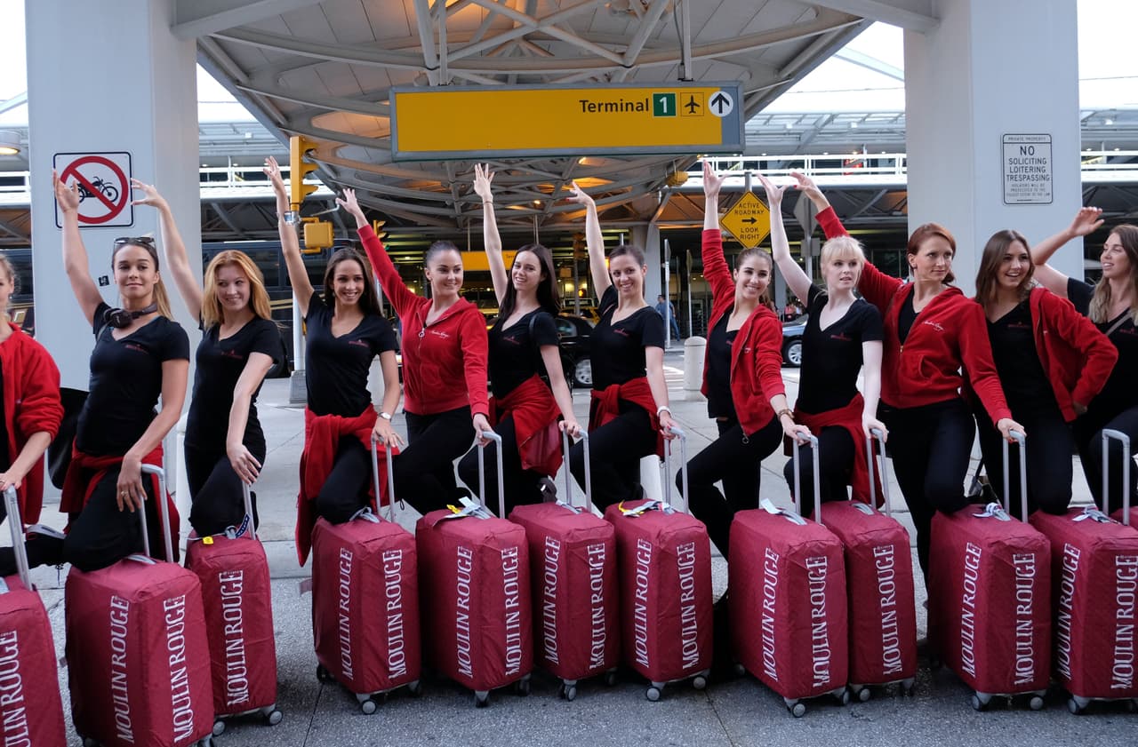 El aclamado grupo francés llegó al aeropuerto JFK de Nueva York listo para presentarse en Times Square.