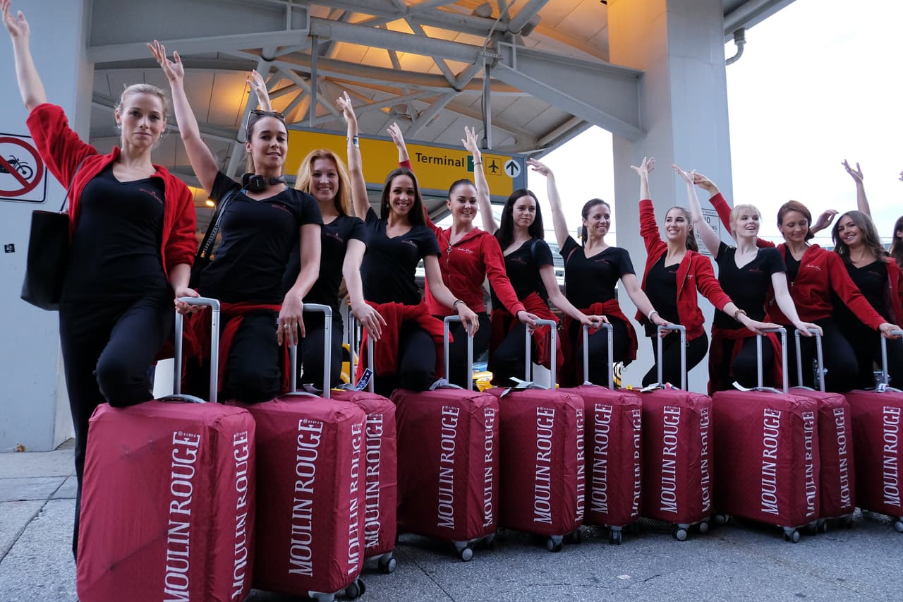 El aclamado grupo francés llegó al aeropuerto JFK de Nueva York listo para presentarse en Times Square.