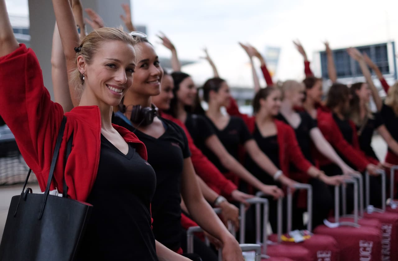 El aclamado grupo francés llegó al aeropuerto JFK de Nueva York listo para presentarse en Times Square.